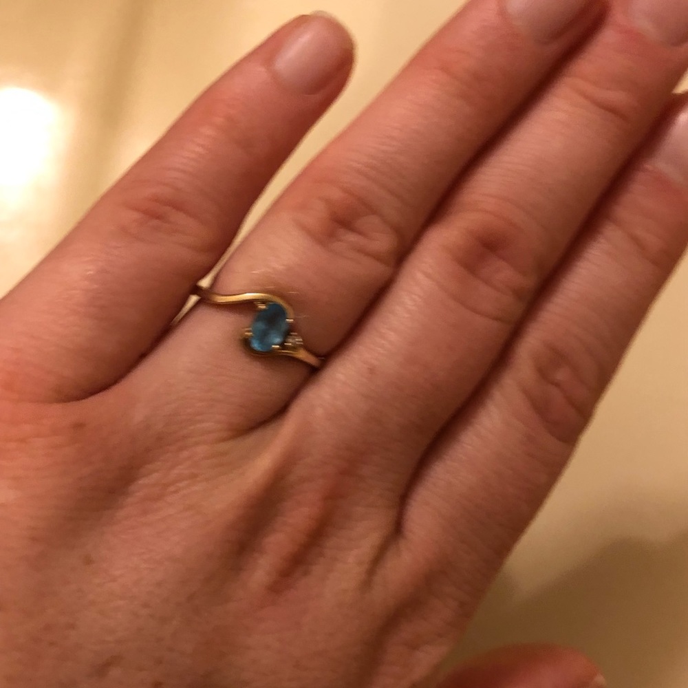 Aquamarine gold ring